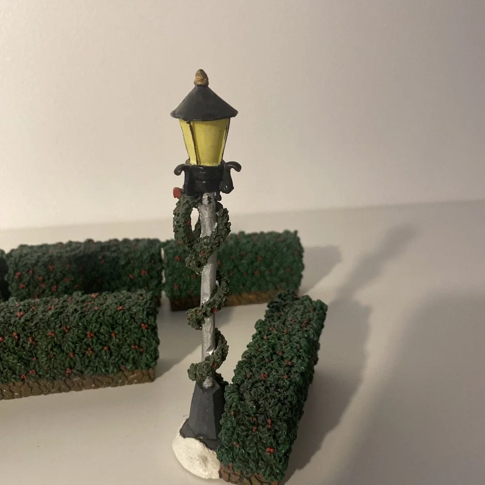 St. Nicholas Square Street Lamp Post & Hedges Village Collection Set Of 6